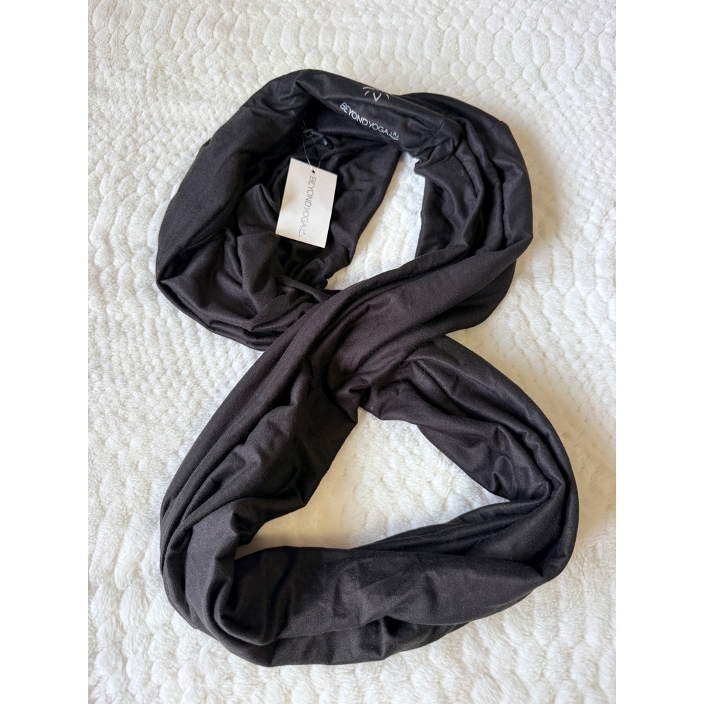 Beyond Yoga Black Pocket Infinity Scarf‎ NWT BEY-FI-001 Athleisure Loop Scarf